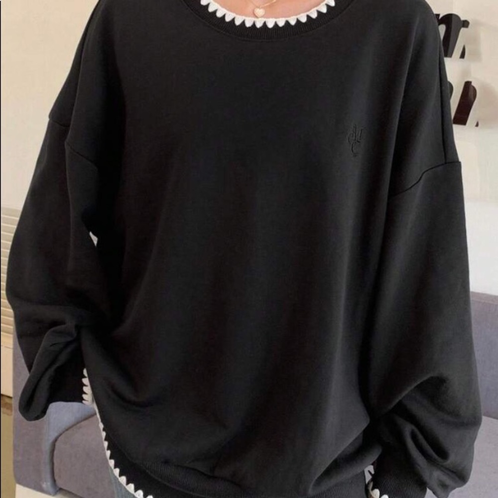 Black sweatshirt with white stitching design sz M